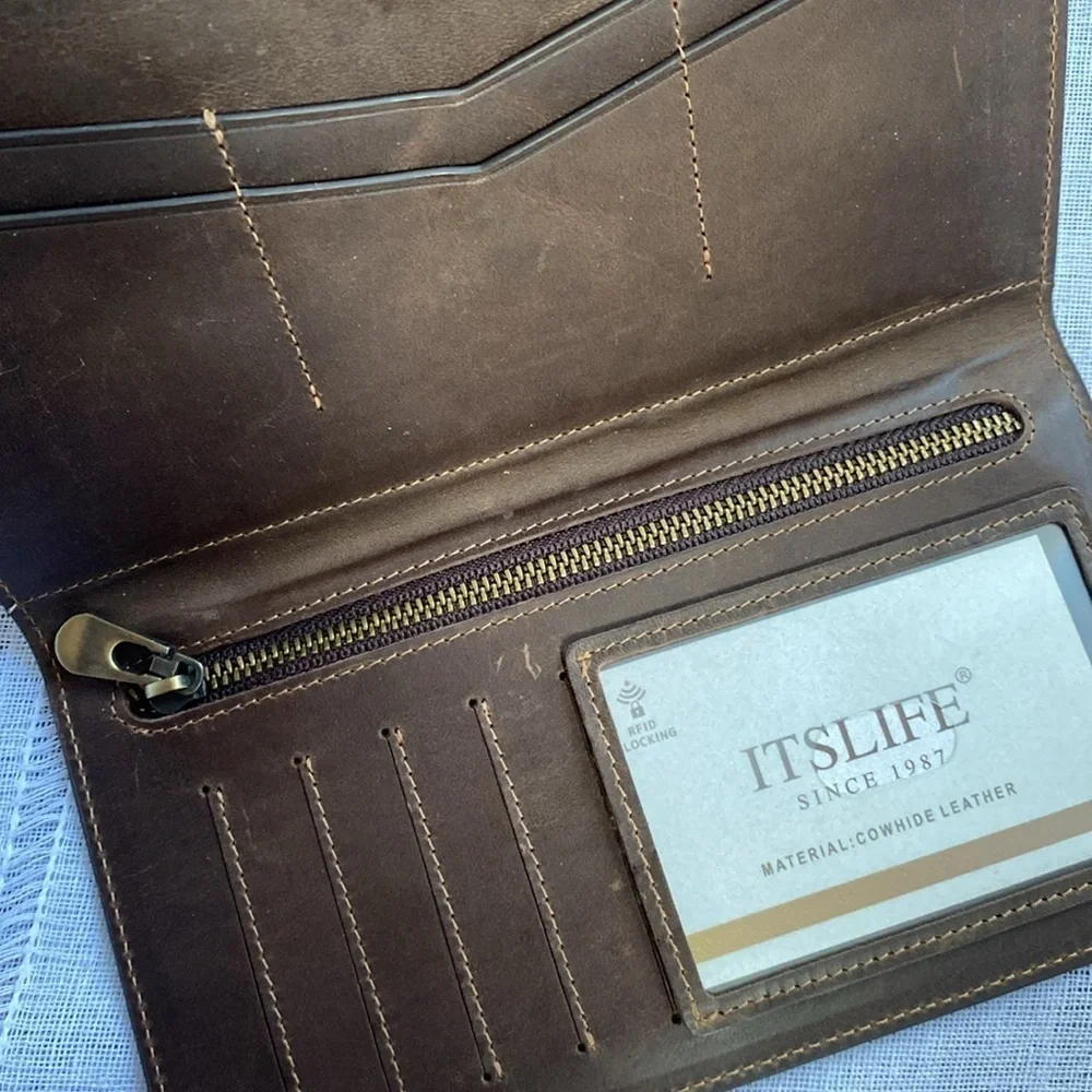 It’s Life RFID NWOT vintage look genuine leather wallet.